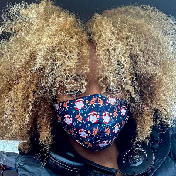 Meet your Posher, Monae - Picture 1 of 1